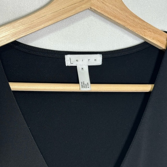 Leith
Deep V-Neck Long
Sleeve Bodysuit black - medium - Picture 6 of 7